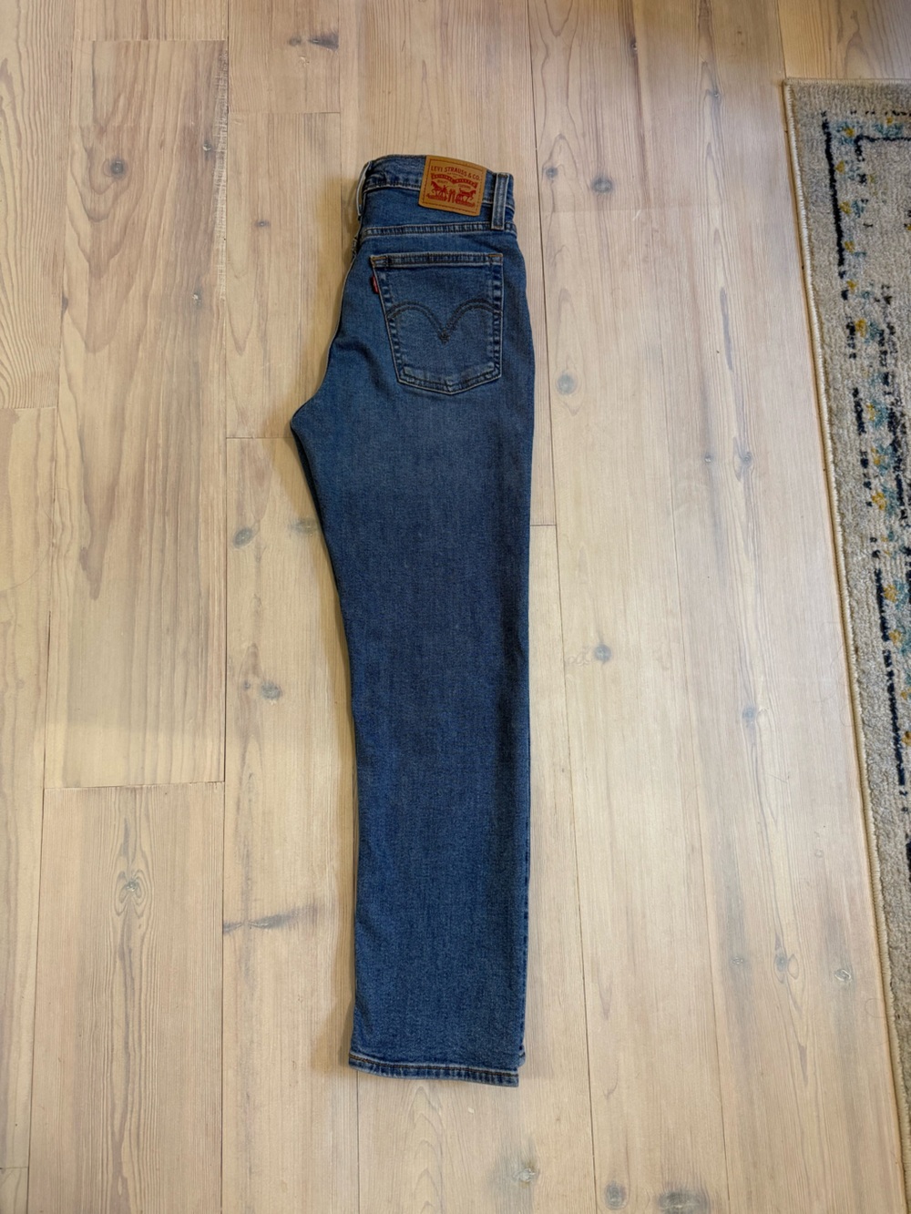 (Women’s) Levi’s Wedgie Straight Jeans – Size 28 – Excellent Condition